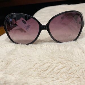 NWT SO Black & Silver heart sunglasses